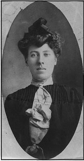 Photo of Mary Flynn ca. 1900 (26k)